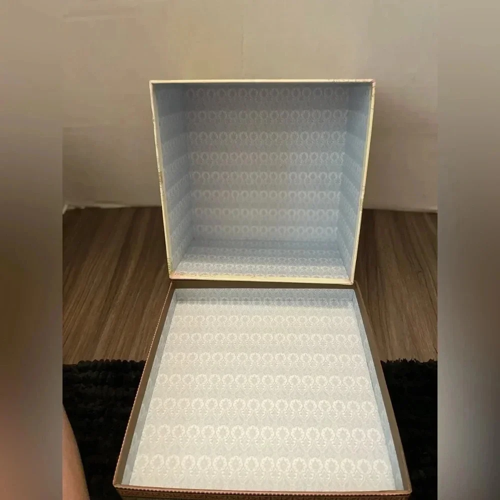 Punch studio floral gift box with lid